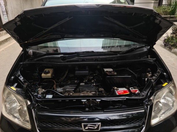 toyota-x-noah-2005-big-4