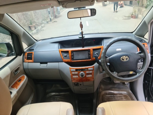 toyota-x-noah-2005-big-3