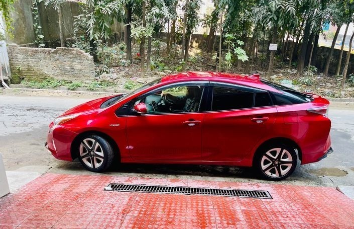 toyota-prius-s-touring-2016-big-0