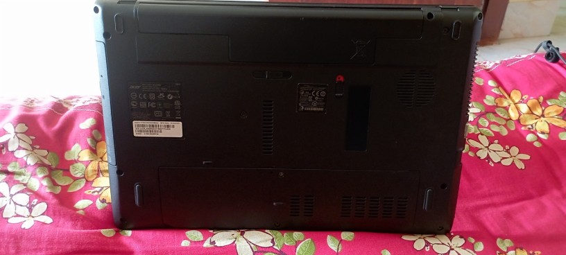 accer-laptop-good-condition-big-1