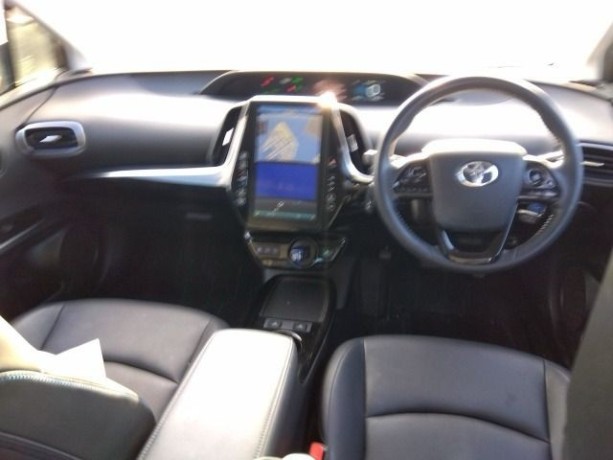 toyoyta-prius-a-touring-2019-big-2