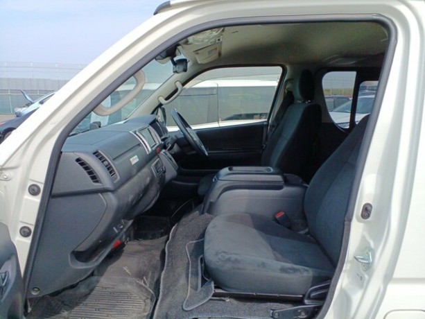toyota-hiace-super-gl-prime-selection-push-start-2019-big-3