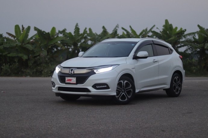 honda-vezel-z-package-2018-big-0