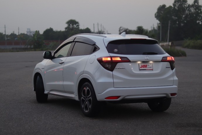 honda-vezel-z-package-2018-big-4
