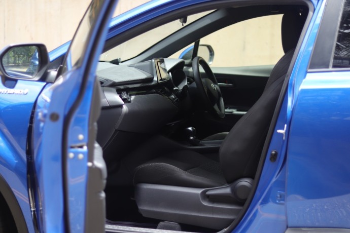 toyota-c-hr-s-package-2018-model-hybrid-big-1
