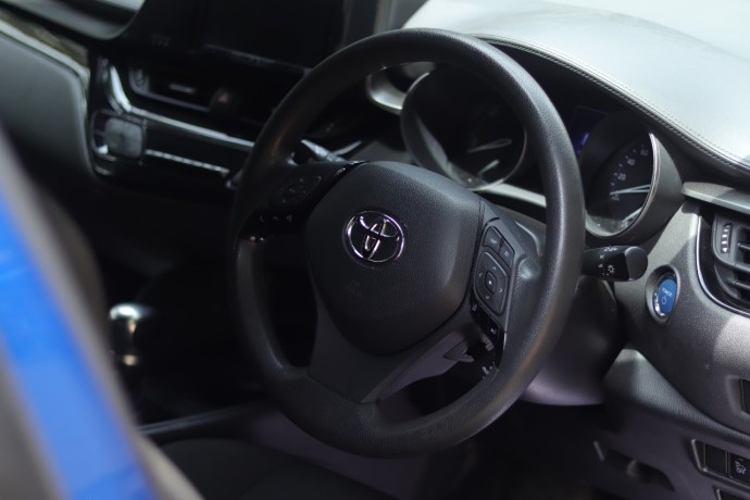 toyota-c-hr-s-package-2018-model-hybrid-big-2