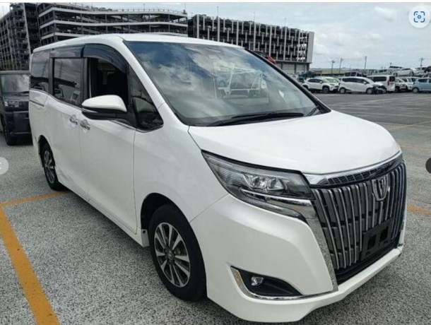 toyota-esquire-xi-2018-big-0